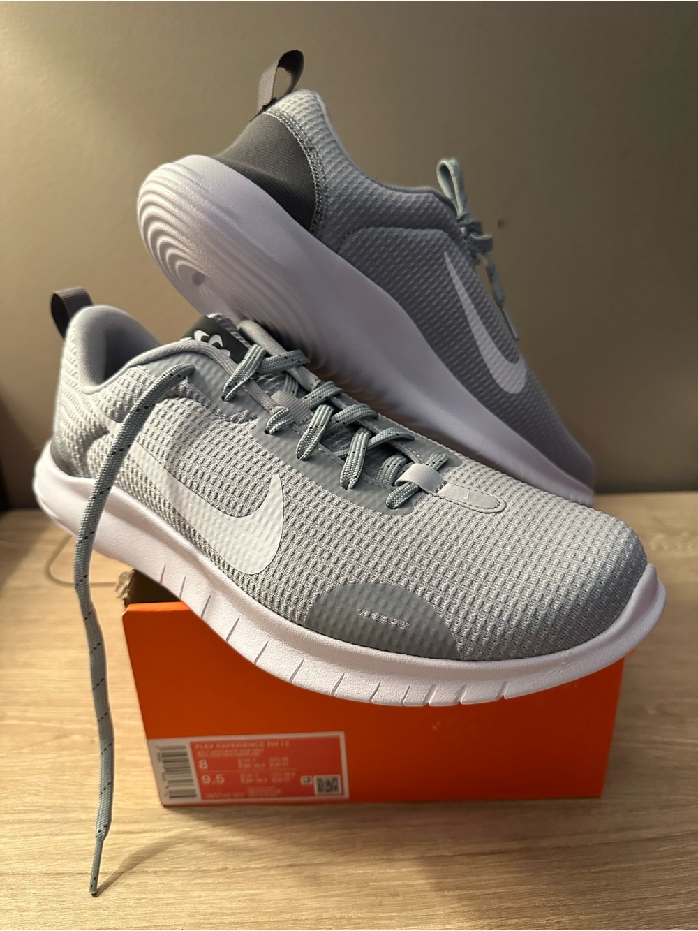 Nike Men’s Flex Experience Run 12 Size 8